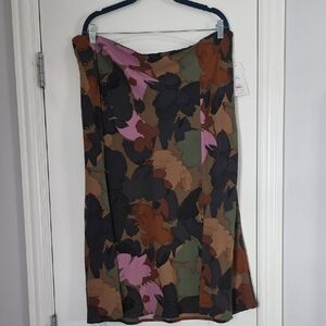 NWT Time and Tru XL  A-Line Slip Skirt with Floral Pattern